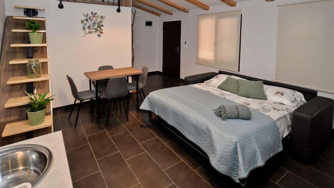 PUY Vintage Garden Apartment מראה חיצוני תמונה